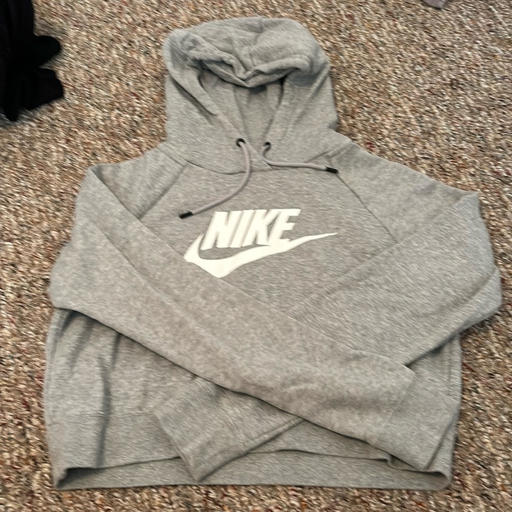 Cropped Nike hoodie